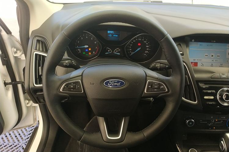Used Ford Focus 2018 Hatchback Classic 1.6L Automatic Trendy SmartDrive Edition Steering Wheel