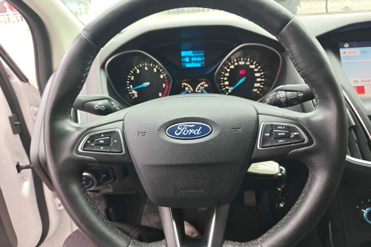 Used Ford Focus 2018 Hatchback Classic 1.6L Automatic Trendy SmartDrive Edition Steering Wheel
