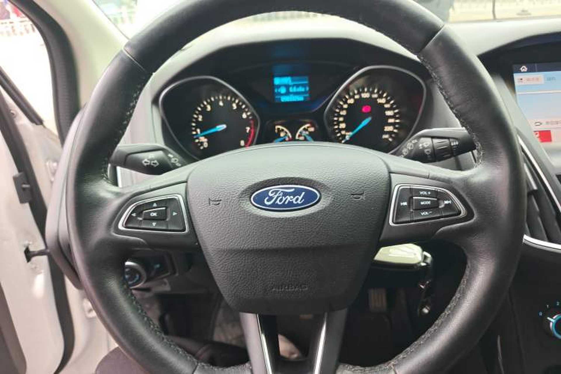 Used Ford Focus 2018 Hatchback Classic 1.6L Automatic Trendy SmartDrive Edition Steering Wheel