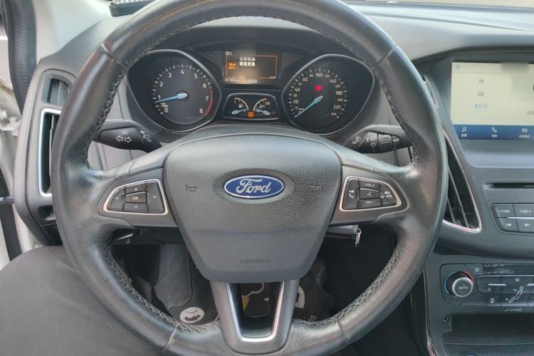 Used Ford Focus 2018 Sedan Classic EcoBoost 180 Automatic Elite Model Steering Wheel
