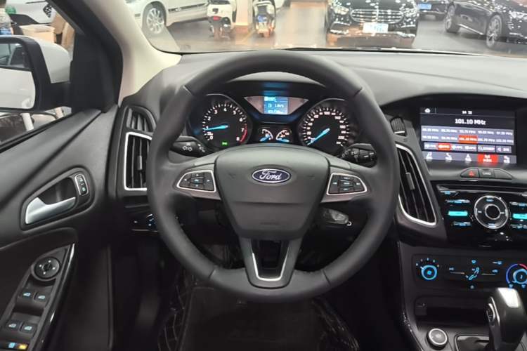 Used Ford Focus 2018 Hatchback Classic 1.6L Automatic Trendy SmartDrive Edition Steering Wheel