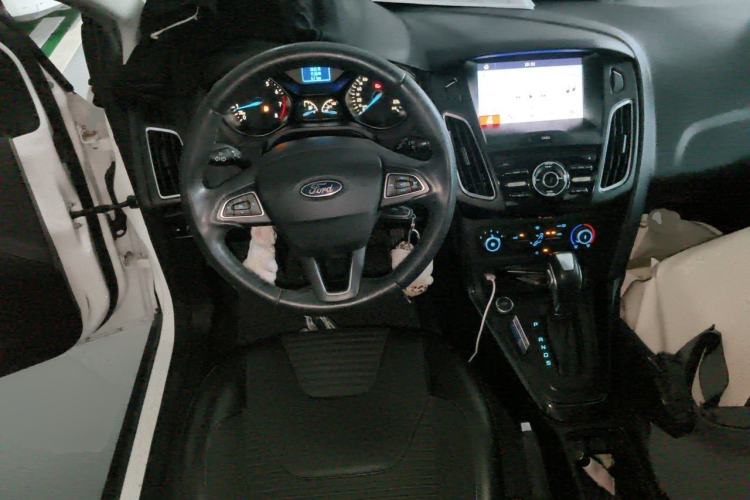 Used Ford Focus 2018 Hatchback Classic 1.6L Automatic Trendy SmartDrive Edition Steering Wheel