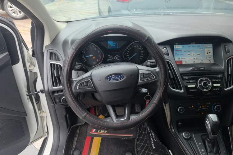 Used Ford Focus 2018 Hatchback Classic 1.6L Automatic Trendy SmartDrive Edition Steering Wheel