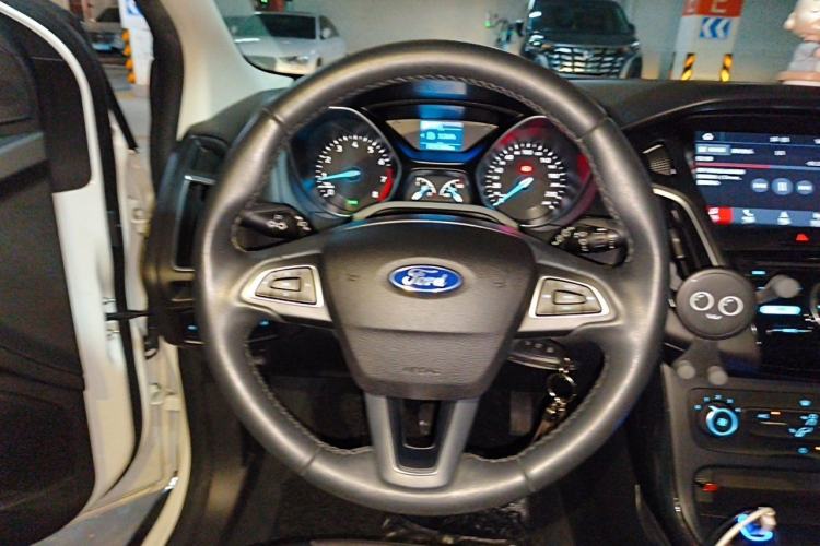 Used Ford Focus 2018 Hatchback Classic 1.6L Automatic Trendy SmartDrive Edition Steering Wheel