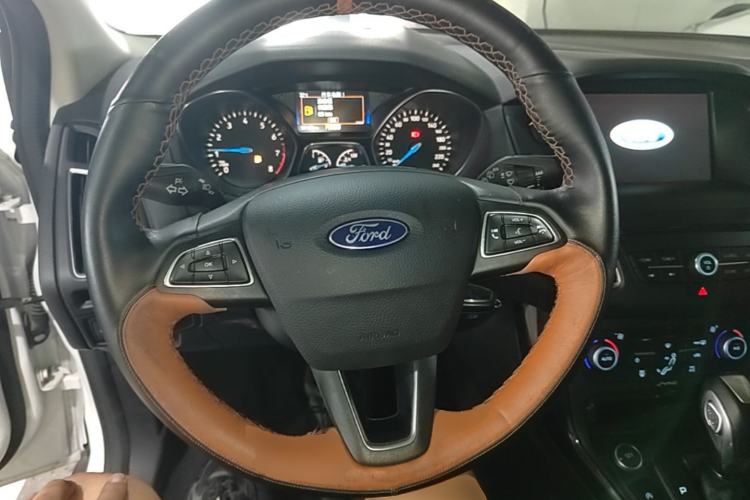 Used Ford Focus 2018 Hatchback Classic EcoBoost 180 Automatic Elite Model Steering Wheel