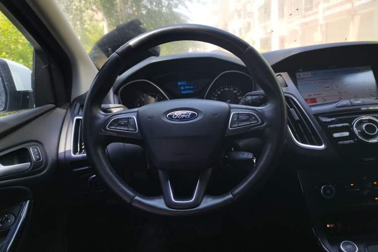 Used Ford Focus 2018 Hatchback Classic 1.6L Automatic Trendy SmartDrive Edition Steering Wheel