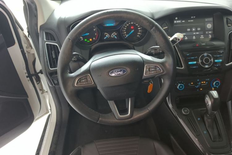 Used Ford Focus 2018 Hatchback Classic 1.6L Automatic Trendy SmartDrive Edition Steering Wheel