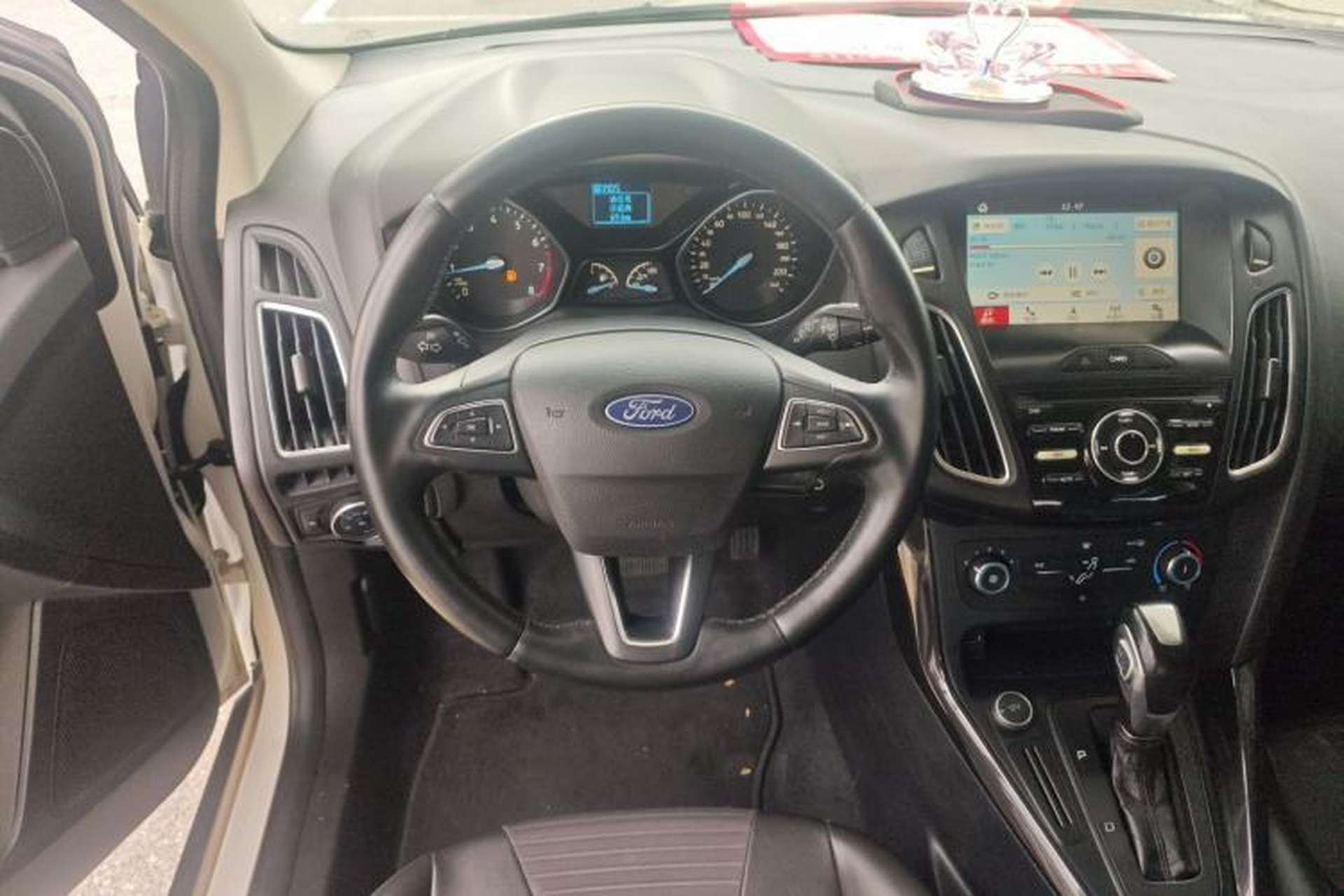 Used Ford Focus 2018 Hatchback Classic 1.6L Automatic Trendy SmartDrive Edition Steering Wheel