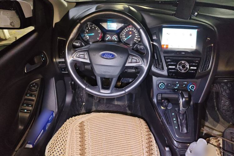 Used Ford Focus 2018 Hatchback Classic 1.6L Automatic Trendy SmartDrive Edition Steering Wheel