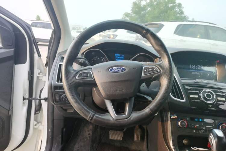 Used Ford Focus 2018 Two-Door Classic EcoBoost 125 Automatic Supercharged Style SmartDrive Edition Steering Wheel