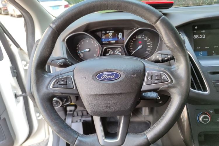Used Ford Focus 2018 Sedan Classic EcoBoost 180 Automatic Elite Model Steering Wheel