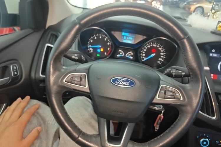Used Ford Focus 2018 Hatchback Classic 1.6L Automatic Trendy SmartDrive Edition Steering Wheel