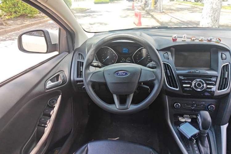 Used Ford Focus 2018 Hatchback Classic 1.6L Automatic Comfort Plus SmartDrive Edition Steering Wheel