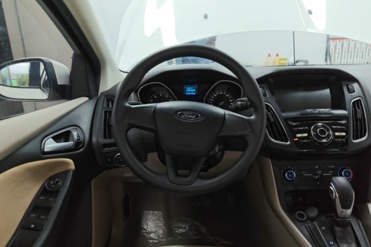 Used Ford Focus 2018 Sedan Classic 1.6L Automatic Comfort Plus Smart Drive Version Steering Wheel