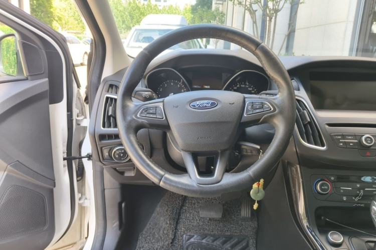 Used Ford Focus 2018 Hatchback Classic EcoBoost 180 Automatic Elite Model Steering Wheel