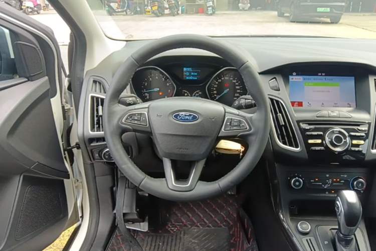 Used Ford Focus 2018 Sedan Classic 1.6L Automatic Trendy SmartDrive Edition Steering Wheel