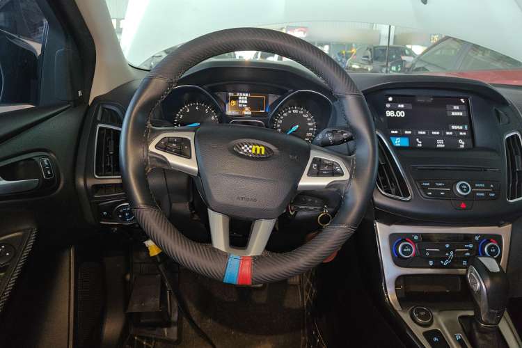 Used Ford Focus 2018 Sedan Classic EcoBoost 180 Automatic Elite Model Steering Wheel