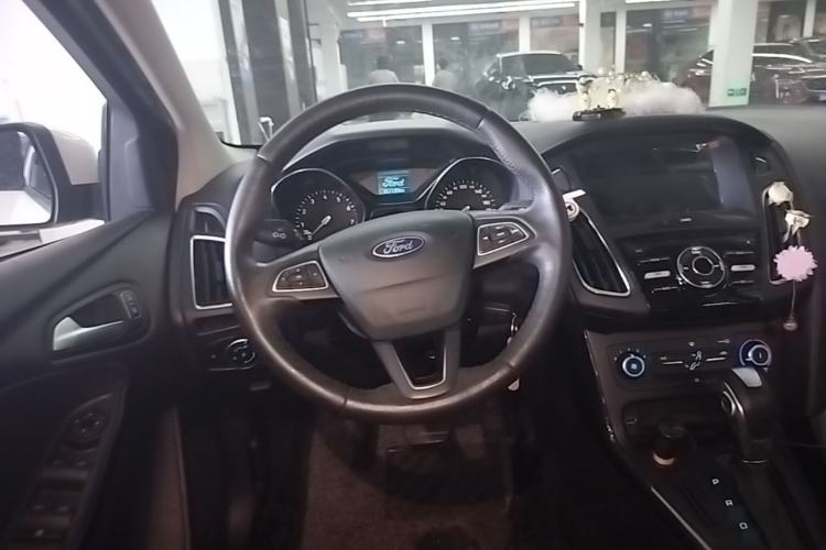 Used Ford Focus 2018 Hatchback Classic 1.6L Automatic Trendy SmartDrive Edition Steering Wheel