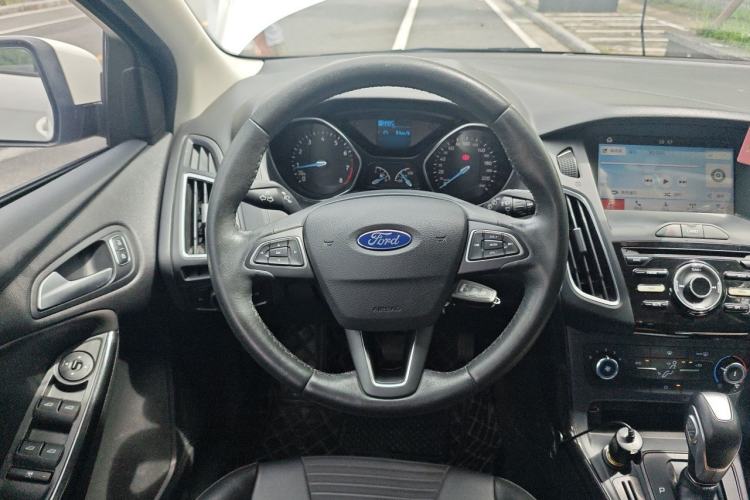 Used Ford Focus 2018 Hatchback Classic 1.6L Automatic Trendy SmartDrive Edition Steering Wheel