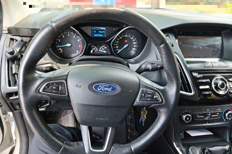 Used Ford Focus 2018 Hatchback Classic 1.6L Manual Fashion Edition SmartDrive Version Steering Wheel