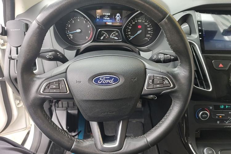 Used Ford Focus 2018 Sedan Classic EcoBoost 180 Automatic Elite Model Steering Wheel