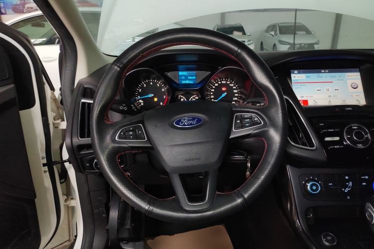 Used Ford Focus 2018 Hatchback Classic 1.6L Automatic Trendy SmartDrive Edition Steering Wheel