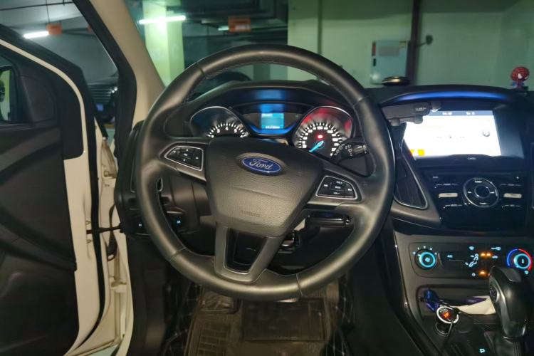 Used Ford Focus 2018 Hatchback Classic 1.6L Automatic Trendy SmartDrive Edition Steering Wheel