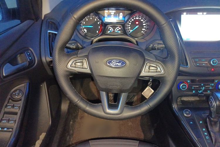 Used Ford Focus 2018 Sedan Classic EcoBoost 180 Automatic Elite Model Steering Wheel
