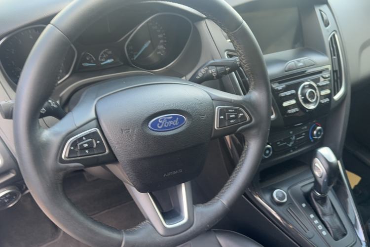 Used Ford Focus 2018 Hatchback Classic 1.6L Automatic Trendy SmartDrive Edition Steering Wheel