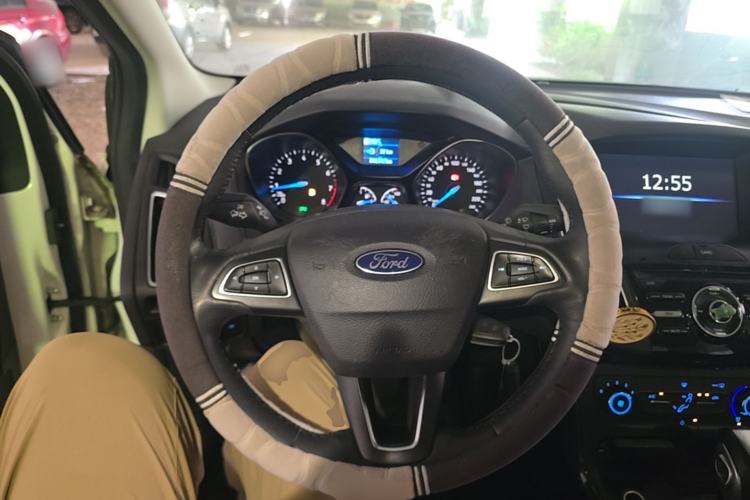 Used Ford Focus 2018 Sedan Classic 1.6L Automatic Trendy SmartDrive Edition Steering Wheel