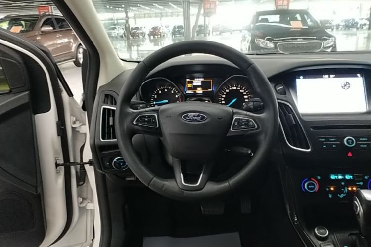 Used Ford Focus 2018 Sedan Classic EcoBoost 180 Automatic Elite Model Steering Wheel