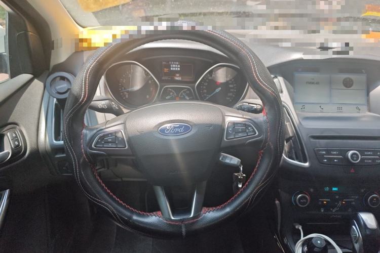 Used Ford Focus 2018 Hatchback Classic EcoBoost 180 Automatic Elite Model Steering Wheel