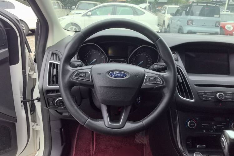 Used Ford Focus 2018 Hatchback Classic EcoBoost 180 Automatic Elite Model Steering Wheel