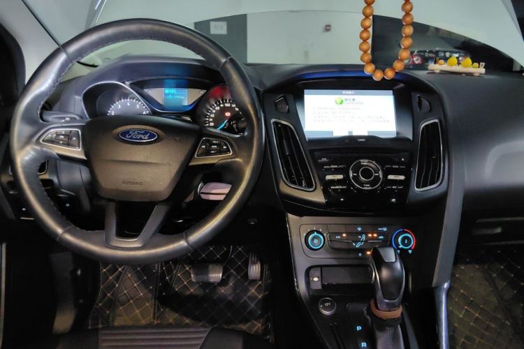 Used Ford Focus 2018 Sedan Classic 1.6L Automatic Trendy SmartDrive Edition Steering Wheel