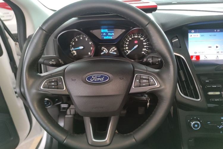 Used Ford Focus 2018 Sedan Classic 1.6L Automatic Trendy SmartDrive Edition Steering Wheel