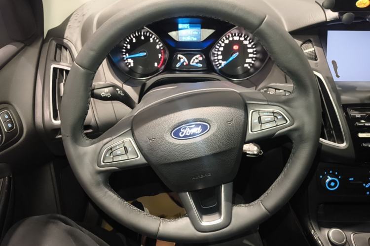 Used Ford Focus 2018 Hatchback Classic 1.6L Automatic Trendy SmartDrive Edition Steering Wheel