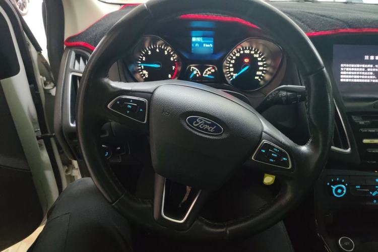Used Ford Focus 2018 Hatchback Classic 1.6L Automatic Trendy SmartDrive Edition Steering Wheel
