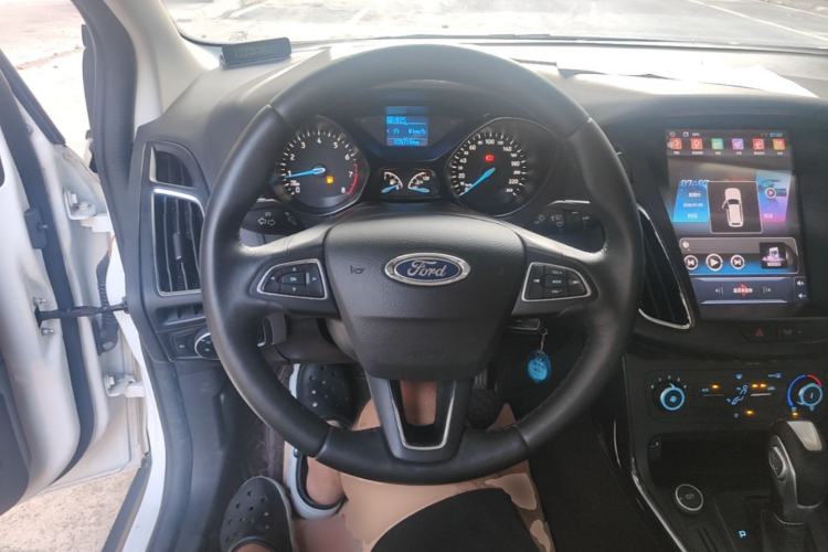 Used Ford Focus 2018 Sedan Classic 1.6L Automatic Trendy SmartDrive Edition Steering Wheel