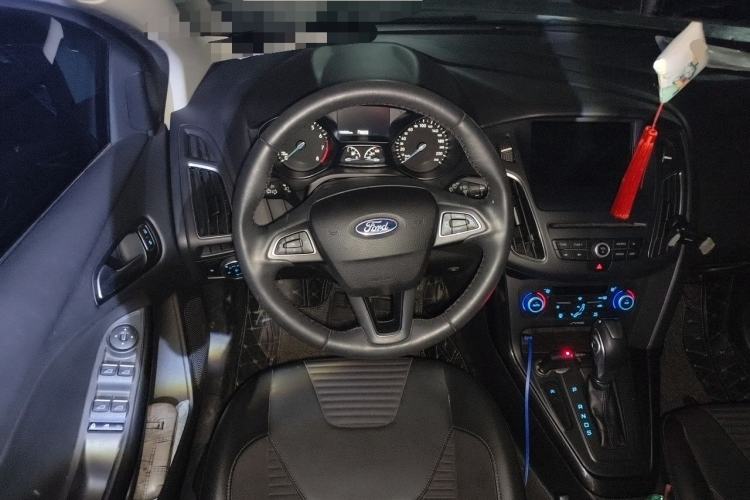 Used Ford Focus 2018 Hatchback Classic EcoBoost 180 Automatic Elite Model Steering Wheel
