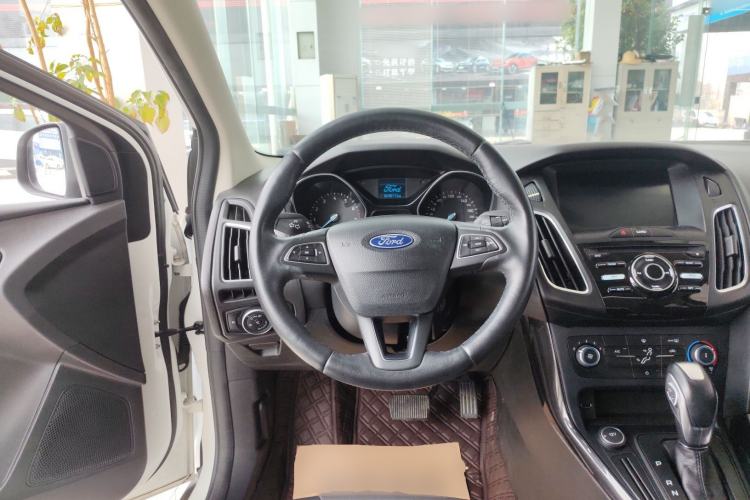 Used Ford Focus 2018 Hatchback Classic 1.6L Automatic Trendy SmartDrive Edition Steering Wheel