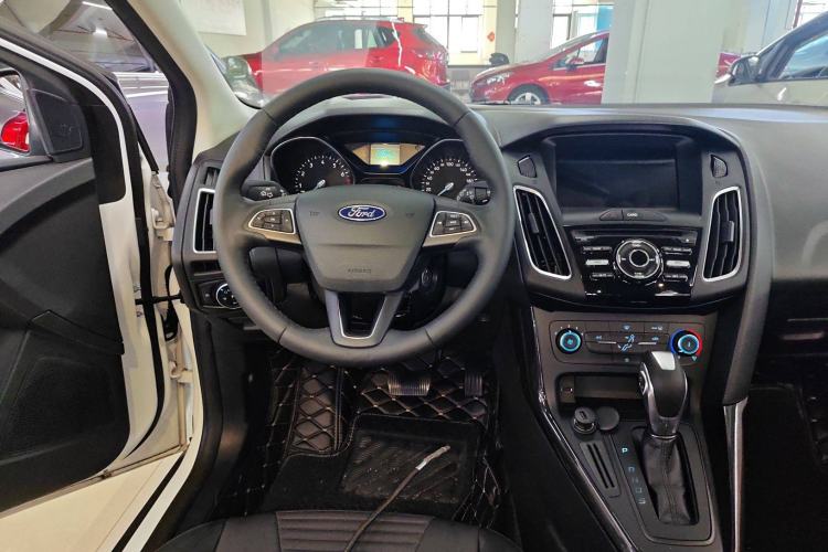 Used Ford Focus 2018 Hatchback Classic 1.6L Automatic Trendy SmartDrive Edition Steering Wheel