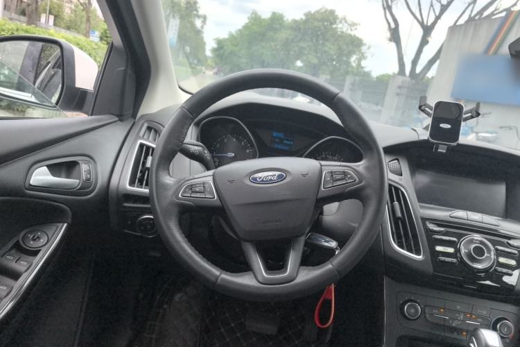 Used Ford Focus 2018 Sedan Classic 1.6L Automatic Trendy SmartDrive Edition Steering Wheel