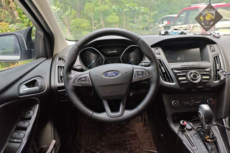 Used Ford Focus 2018 Hatchback Classic 1.6L Automatic Trendy SmartDrive Edition Steering Wheel