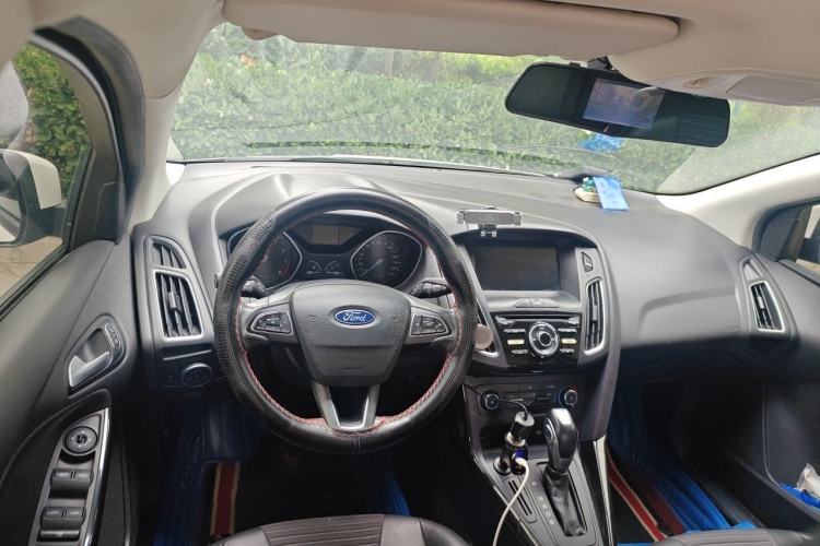 Used Ford Focus 2018 Hatchback Classic 1.6L Automatic Trendy SmartDrive Edition Steering Wheel