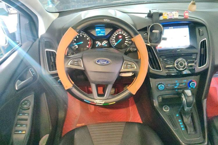 Used Ford Focus 2018 Hatchback Classic 1.6L Automatic Trendy SmartDrive Edition Steering Wheel