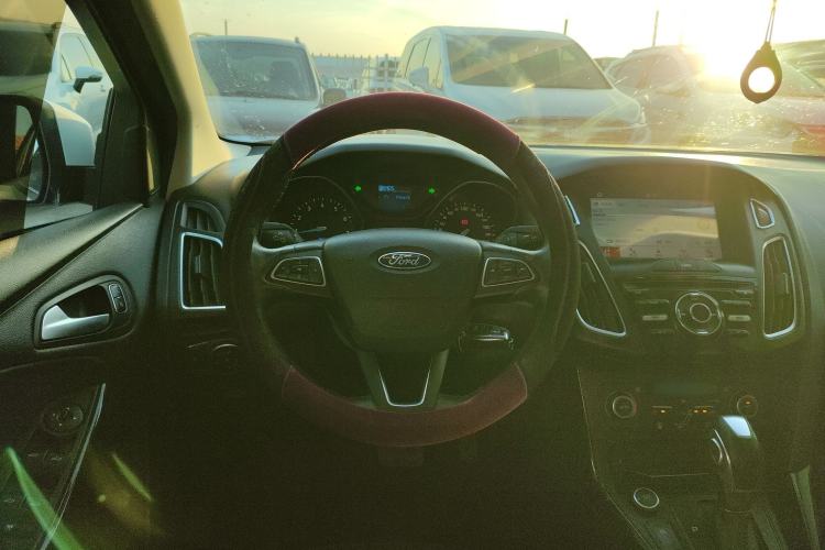 Used Ford Focus 2018 Two-Door Classic EcoBoost 125 Automatic Supercharged Style SmartDrive Edition Steering Wheel