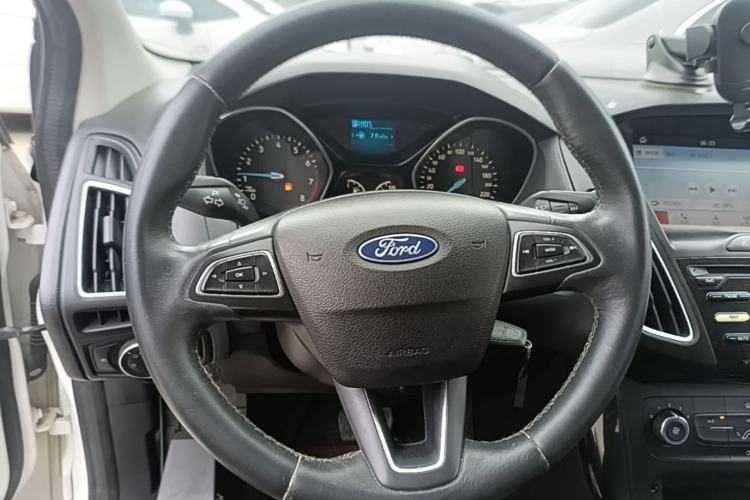 Used Ford Focus 2018 Sedan Classic 1.6L Automatic Trendy SmartDrive Edition Steering Wheel
