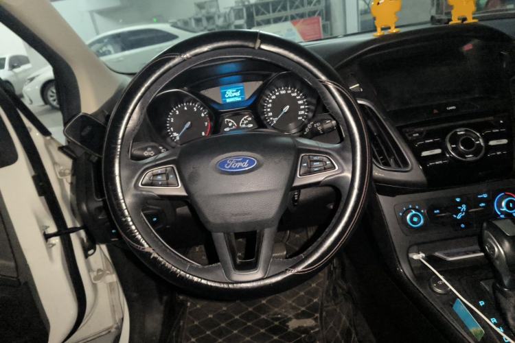 Used Ford Focus 2018 Hatchback Classic 1.6L Automatic Trendy SmartDrive Edition Steering Wheel