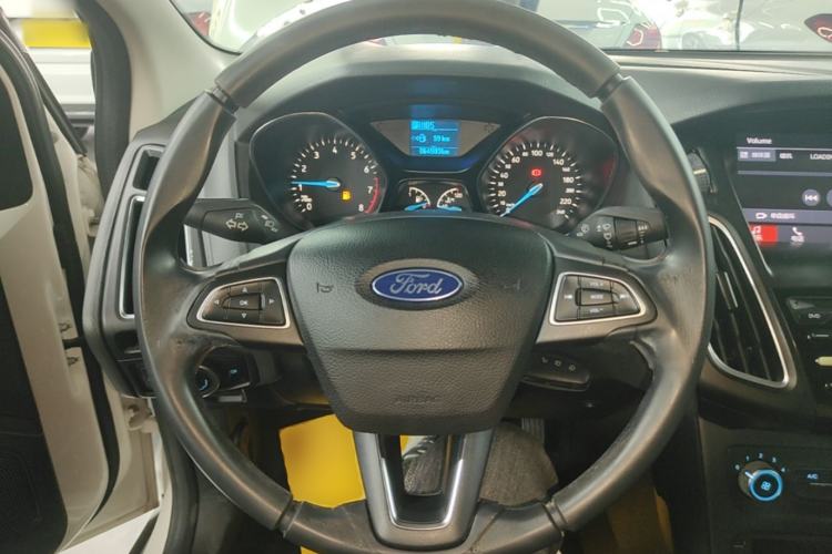 Used Ford Focus 2018 Sedan Classic 1.6L Automatic Trendy SmartDrive Edition Steering Wheel