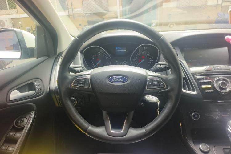 Used Ford Focus 2018 Hatchback Classic 1.6L Automatic Trendy SmartDrive Edition Steering Wheel